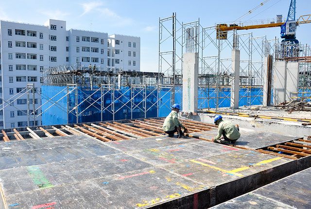 Thi công cốp pha tầng thượng - Block C