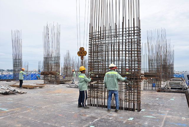 Thi công cốp pha sàn tầng 10 block B