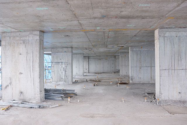 Dọn vệ sinh chuẩn bị xây tường bao căn hộ tầng 5 block B