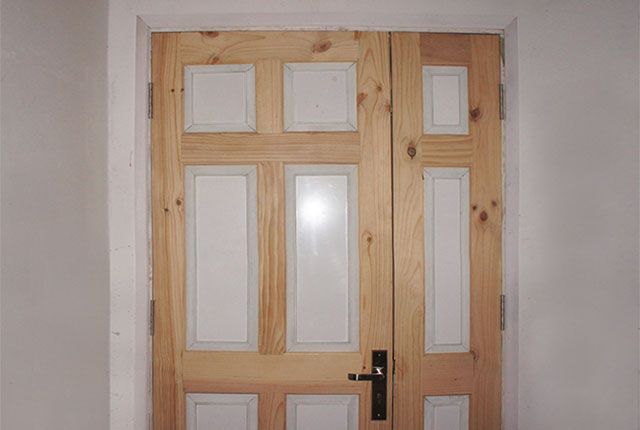 Lắp cửa tầng 7 - block B