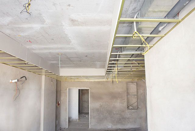 Đóng khung trần thạch cao tầng 14 - block A