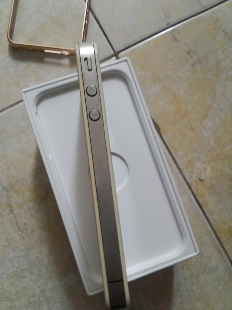 cần ra cây Iphone 4 - 16g - trắng QT zin giá tốt