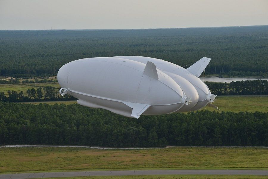 huge-flying-blimp_zpsacn1cqz2.jpg