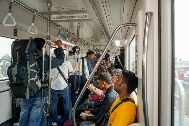 kalayang skytrain bandara soekarno hatta view dari dalam 4 - kadungcampur